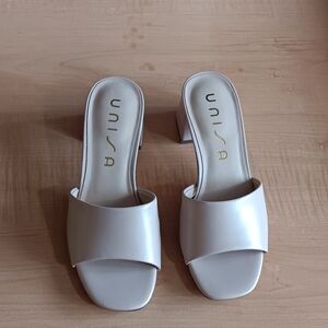 Unisa sandals/ big girl shoes size 5 1/2M (5 and half)